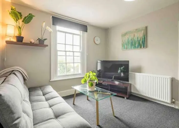 Cambridge 3 Bedroom Flat With Private Parking