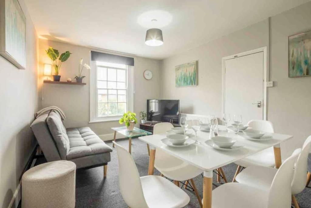 3 Bedroom Flat With Private Parking