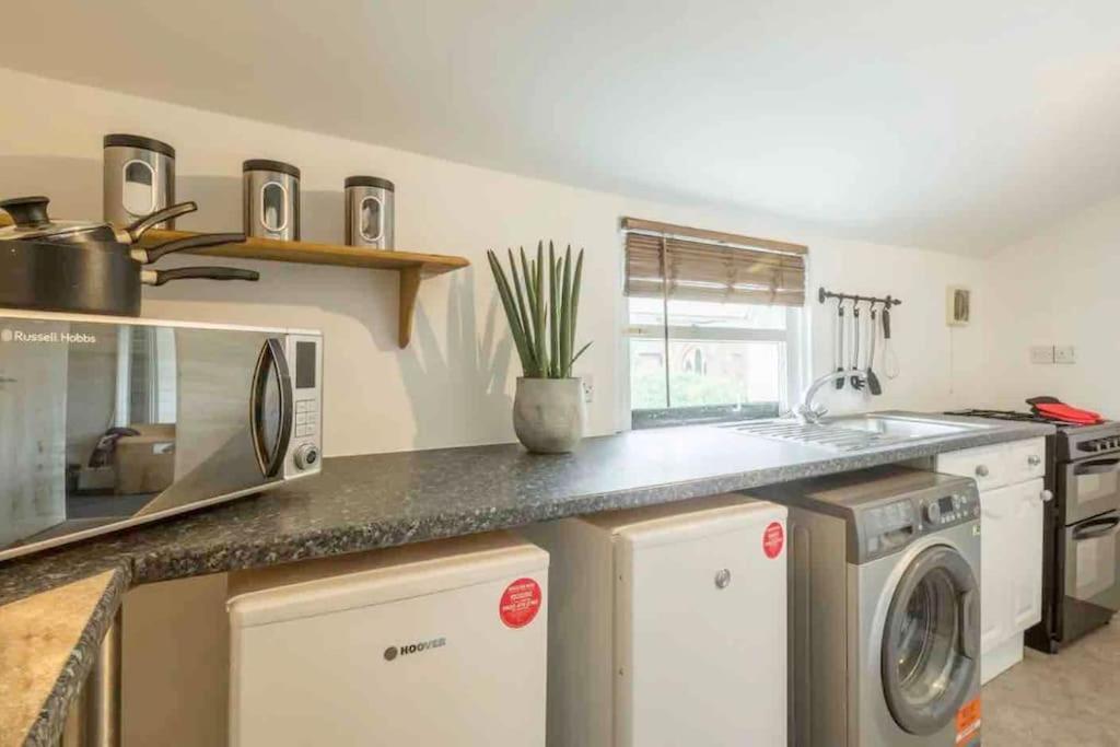3 Bedroom Flat With Private Parking Cambridge (Cambridgeshire)