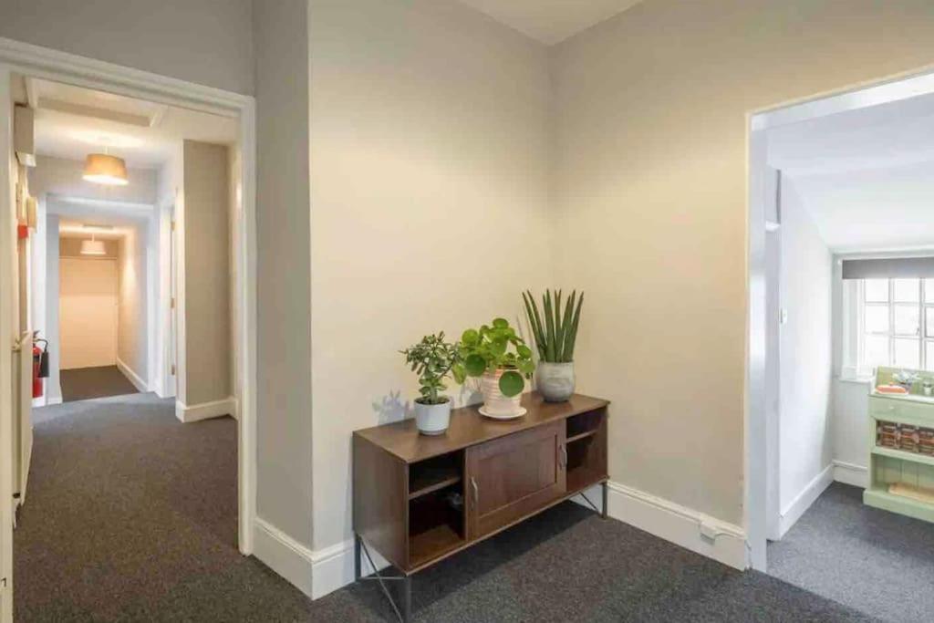 3 Bedroom Flat With Private Parking